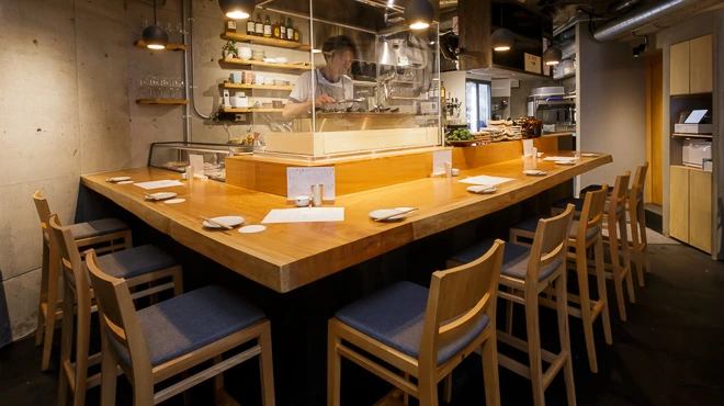 欅カウンター内観